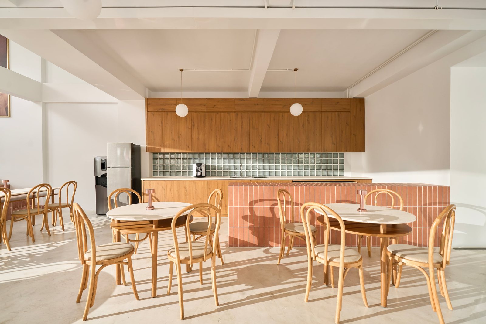 Quầy pantry và khu ngồi chung
